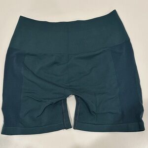 Alphalete Amplify Short 4.5” in Teal Ocean (M)